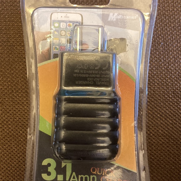 ⚜️3.1 Amp Black Dual Port Wall Charger! NWT! - Picture 3 of 4